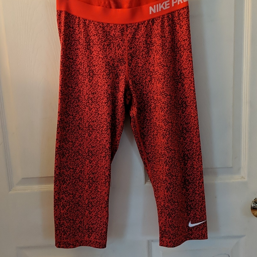 Nike Pro capris
